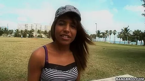 Ð¡ute Miami girl Anna James with natural tits