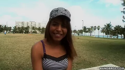 Ð¡ute Miami girl Anna James with natural tits