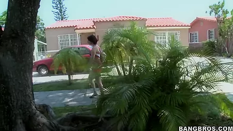 Petite latina Ripley Scott gets filmed on street