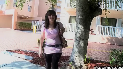 Bang buss catches chubby hot whore Dahlia Devo!