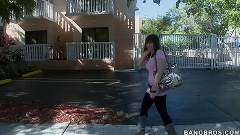 Bang buss catches chubby hot whore Dahlia Devo!