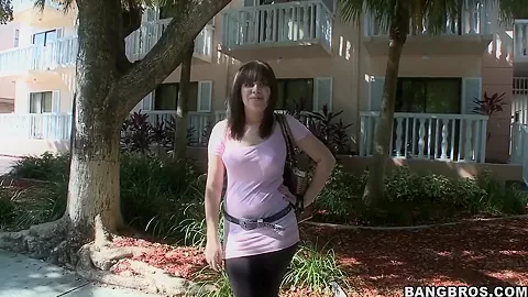 Bang buss catches chubby hot whore Dahlia Devo!