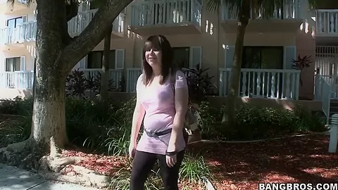 Bang buss catches chubby hot whore Dahlia Devo!