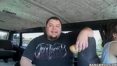 Hot city cruise of the famous bangbus with Star!
