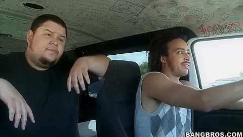 Hot city cruise of the famous bangbus with Star!
