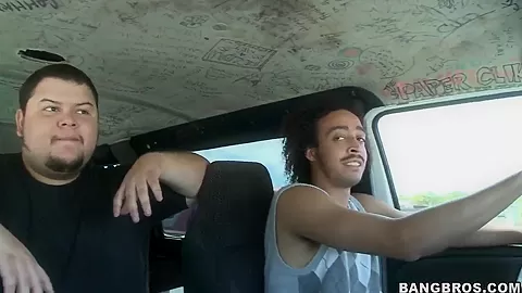 Hot city cruise of the famous bangbus with Star!