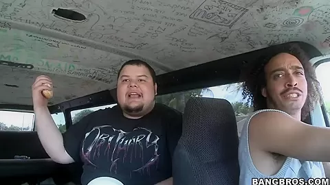 Hot city cruise of the famous bangbus with Star!