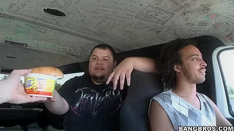 Hot city cruise of the famous bangbus with Star!