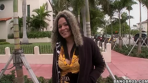 Amazteur teen 18+ bitch Fernanda agreed to go somewhere in stranger's car