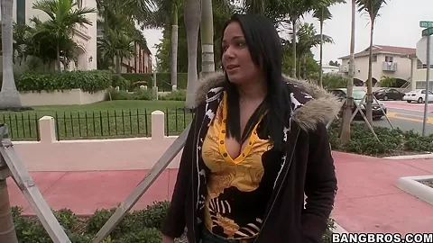 Amazteur teen 18+ bitch Fernanda agreed to go somewhere in stranger's car