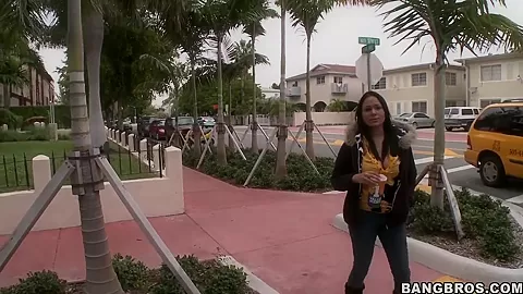 Amazteur teen 18+ bitch Fernanda agreed to go somewhere in stranger's car