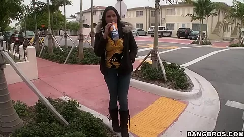 Amazteur teen 18+ bitch Fernanda agreed to go somewhere in stranger's car