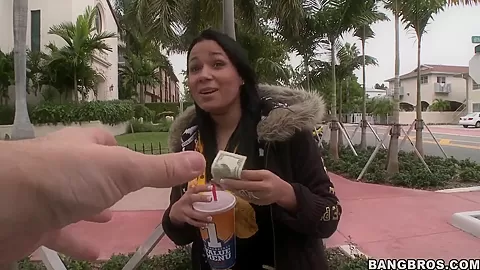 Amazteur teen 18+ bitch Fernanda agreed to go somewhere in stranger's car