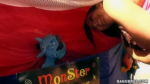 Massive cock puppet show for a sexy exotic babe