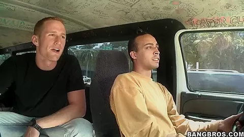 Amateur bruentte Isabella Bones gets in to bang bus