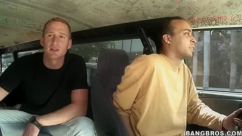 Amateur bruentte Isabella Bones gets in to bang bus