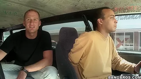 Amateur bruentte Isabella Bones gets in to bang bus
