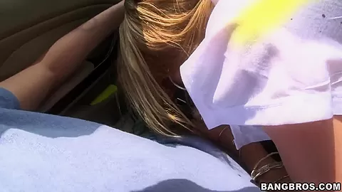 Slim blonde Roxy Roxgives great blowjob in the car