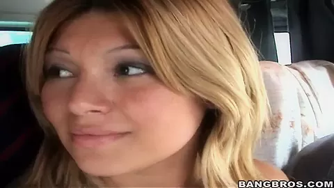 Amateur latina Cristina gets filmed in close up