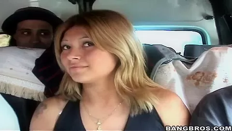 Amateur latina Cristina gets filmed in close up