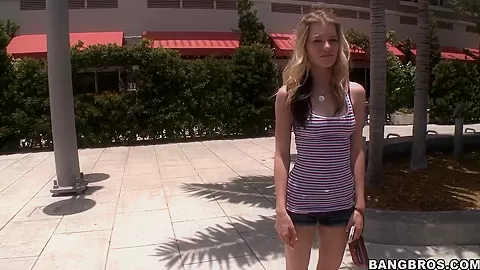 Amateur blonde Marianna gets money for fuck