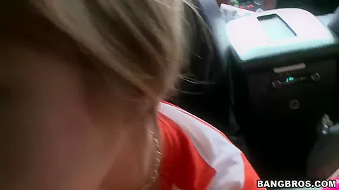 Pussy-kissing session in back seat of car