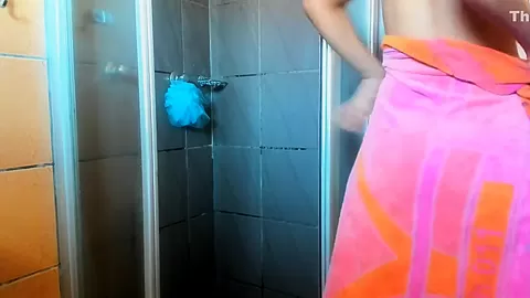 Jiggly Booty - Big Ebony Milf In The Shower
