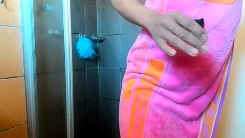 Jiggly Booty - Big Ebony Milf In The Shower