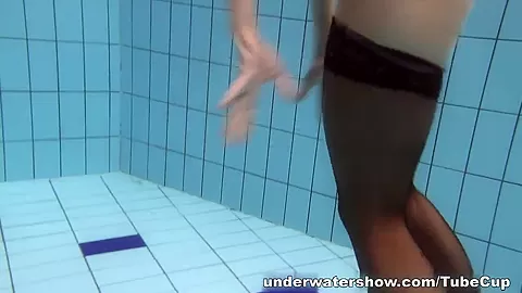 UnderwaterShow Video: Vera in the pool