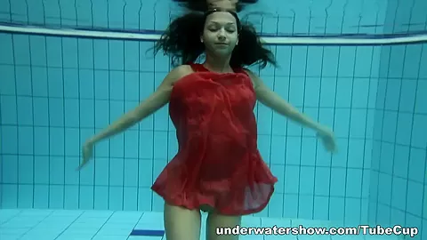 UnderwaterShow Video: Anna in the pool