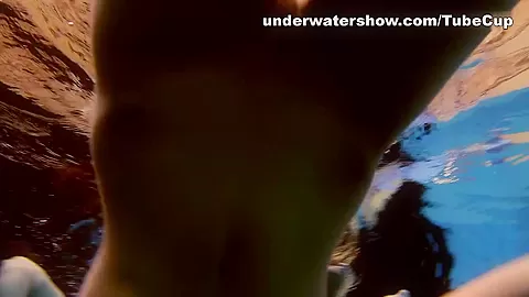 UnderwaterShow Video: 3 girls in the pool