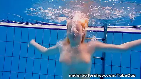 UnderwaterShow Video: Lucie