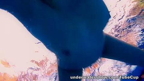 UnderwaterShow Video: Lucie