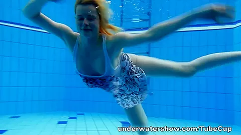UnderwaterShow Video: Lucie