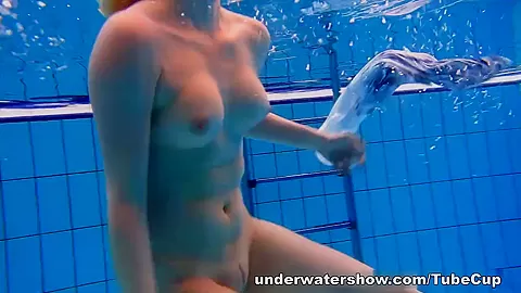 UnderwaterShow Video: Lucie