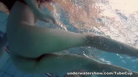 UnderwaterShow Video: Mia nd Petra