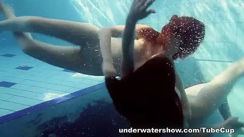 UnderwaterShow Video: Mia nd Petra