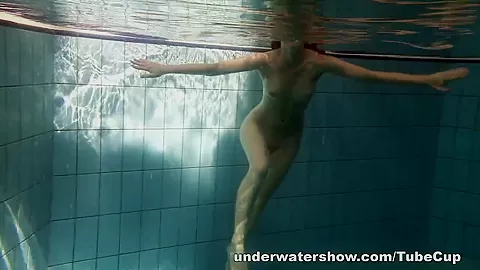 UnderwaterShow Video: Mia