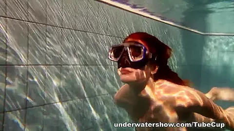 UnderwaterShow Video: Mia