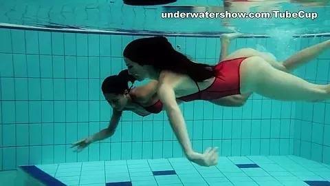 UnderwaterShow Video: Nina Markova and Zlata Oduvanchik