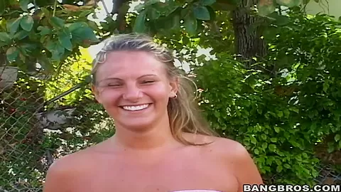 Horny Kate accepts the invitation to ride a car with two dudes