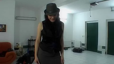 Wild chick does lapdance and BJ