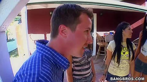 Hot hangout with Brtiney, Lizzy and friends