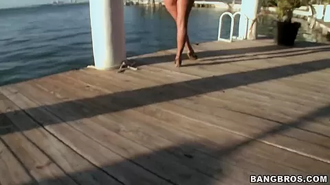 Phoenix shows off her fiery curves