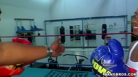 Ms. Juicy's power-lifting technique for her fat butt