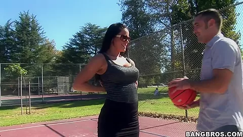 Savannah spends some time with a fan