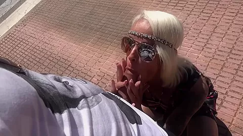 MILFs Gets Her Ass Fucked Outdoor