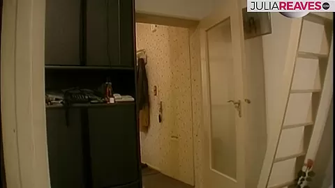 Casting girl shaves his pussy while filming