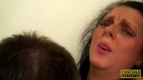 Fingered british skank handles dildo