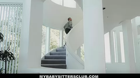 Hot Gold Digging Babysitter Paid With Cock